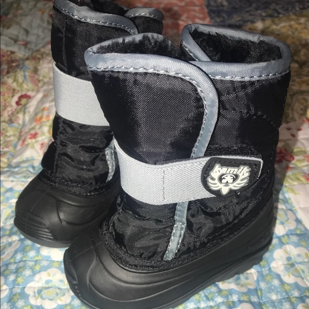 Snow boots